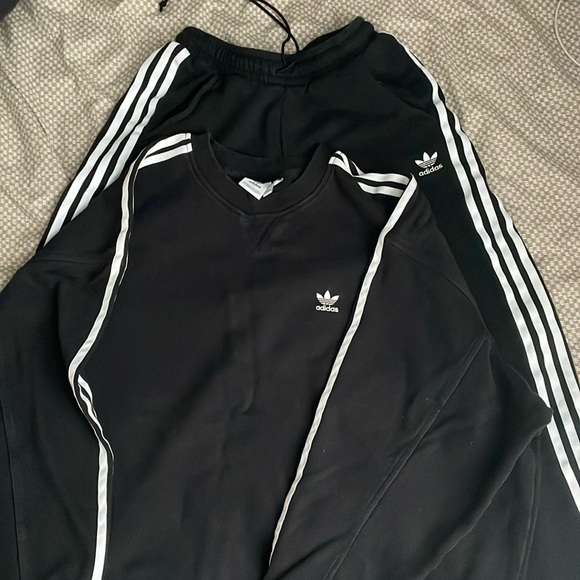 Adidas Oversized Sweatsuit - Picture 2 of 5